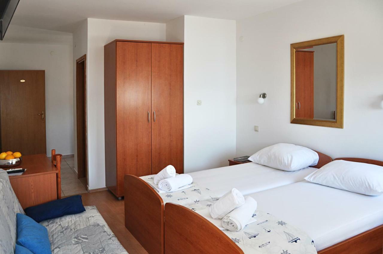 Sunrise Apartments And Studio Apartments 1 Lokva Rogoznica Bagian luar foto